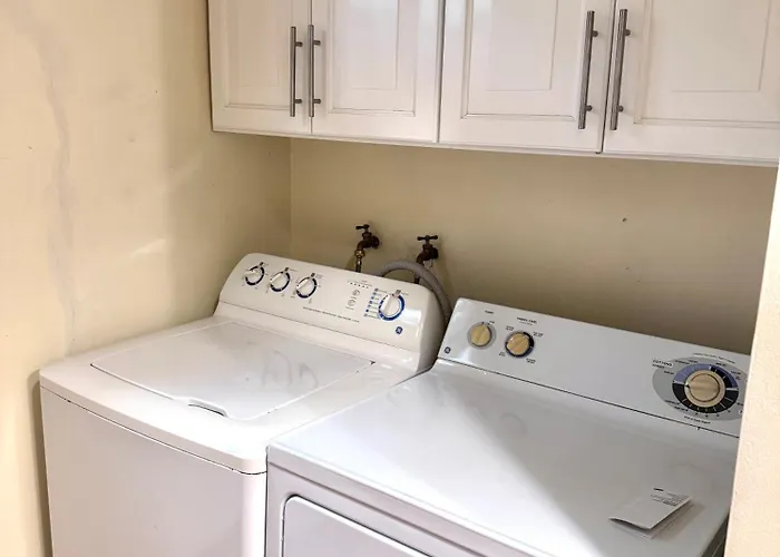 Сasa de vacaciones Three Bedroom Spacious Townhome *