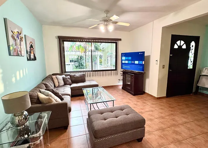 Three Bedroom Spacious Townhome Сasa de vacaciones *