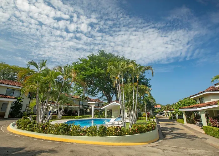 Сasa de vacaciones Three Bedroom Spacious Townhome Coco