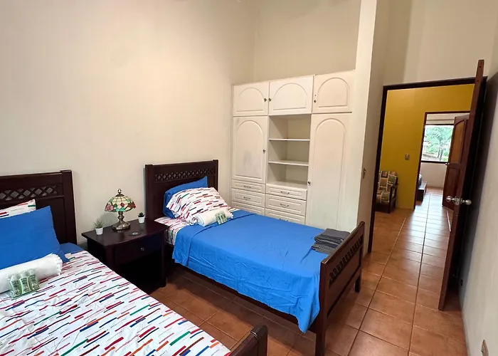 Сasa de vacaciones Three Bedroom Spacious Townhome Coco