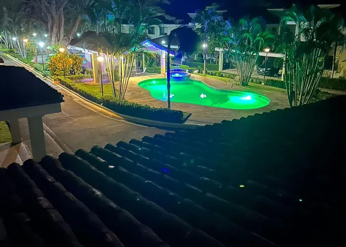 Сasa de vacaciones Three Bedroom Spacious Townhome